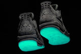 Air Jordan 4 Retro KAWS x 'Gris frío'